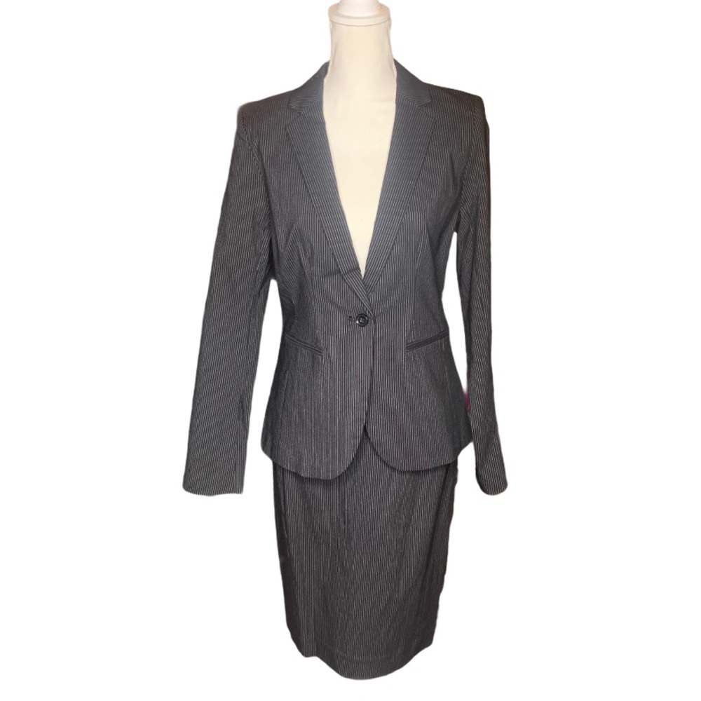 APT 9 Black Pinstripe The Torie Jacket & Pencil Skirt Career Suit 6 NWT